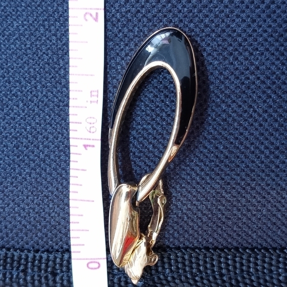 Trifari costume jewelry gold and black accent clip on earrings - Picture 4 of 4